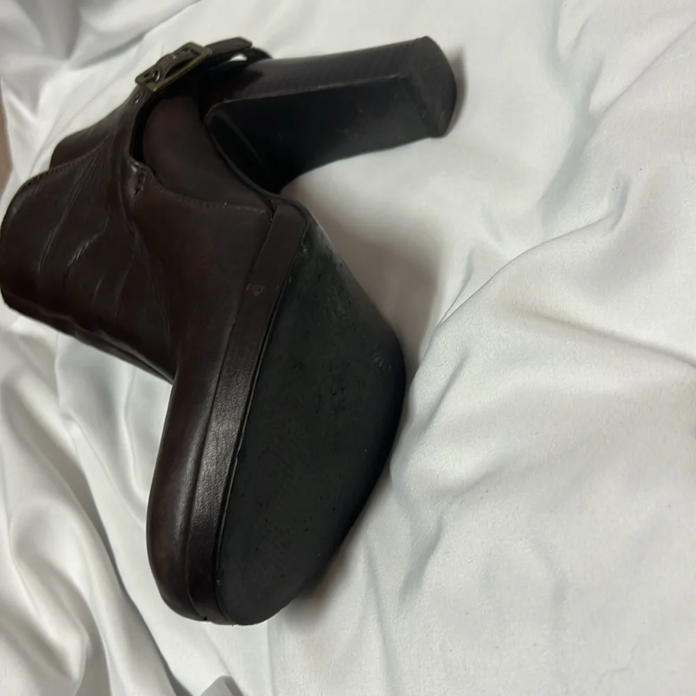 Brown leather simply Vera Wang Boots - Picture 3 of 5
